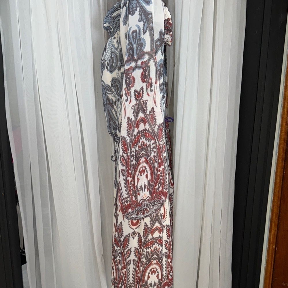 Charlotte Russe Gray and White Sheath Dress with Scoop Neck - Picture 8 of 12